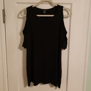 NWOT Torrid black cold shoulder top. 2x